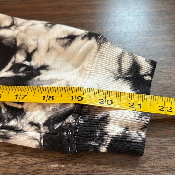 ❤️ Umbro Black and Cream Crewneck Sweater XS - Picture 11 of 11